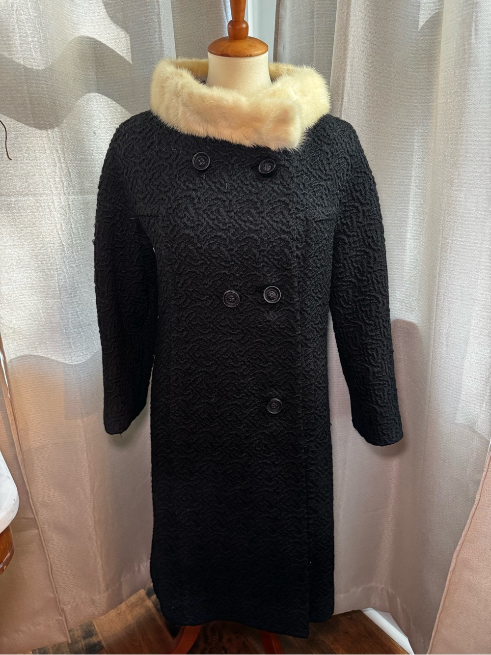 RARE Vintage Women's Black Textured Pea Coat with Cream Mink Fur Collar